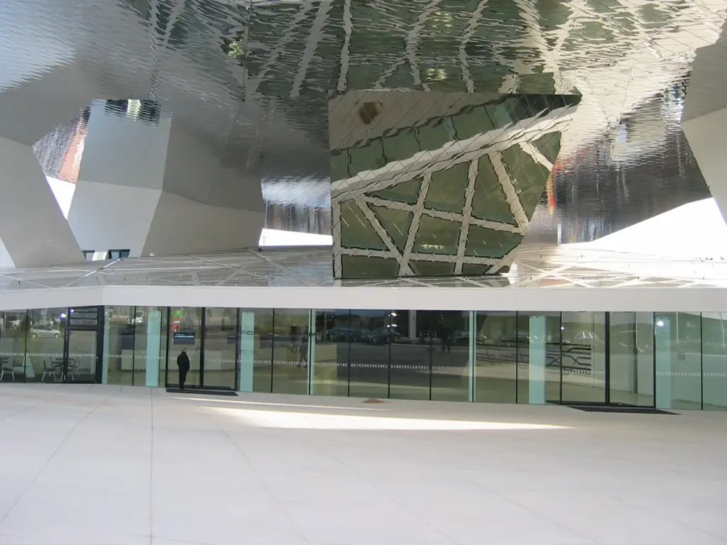 Schiebetür Porsche Museum