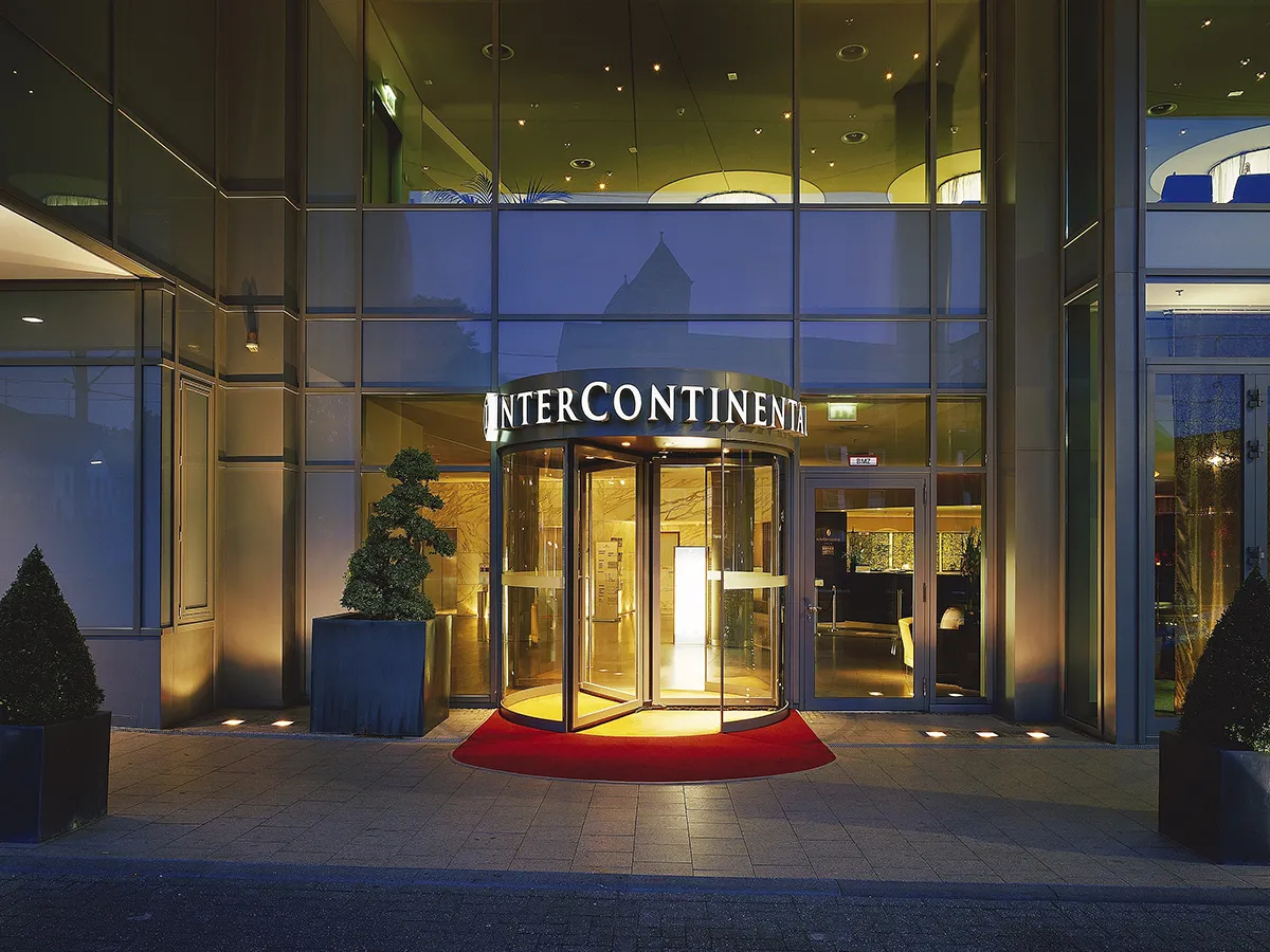 Automatische Karusseltür am Intercontinental-Hotel Automatiktüren: Automatische Karusseltüren